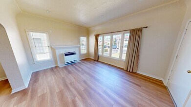 10TH in Los Angeles, CA - Building Photo - Interior Photo