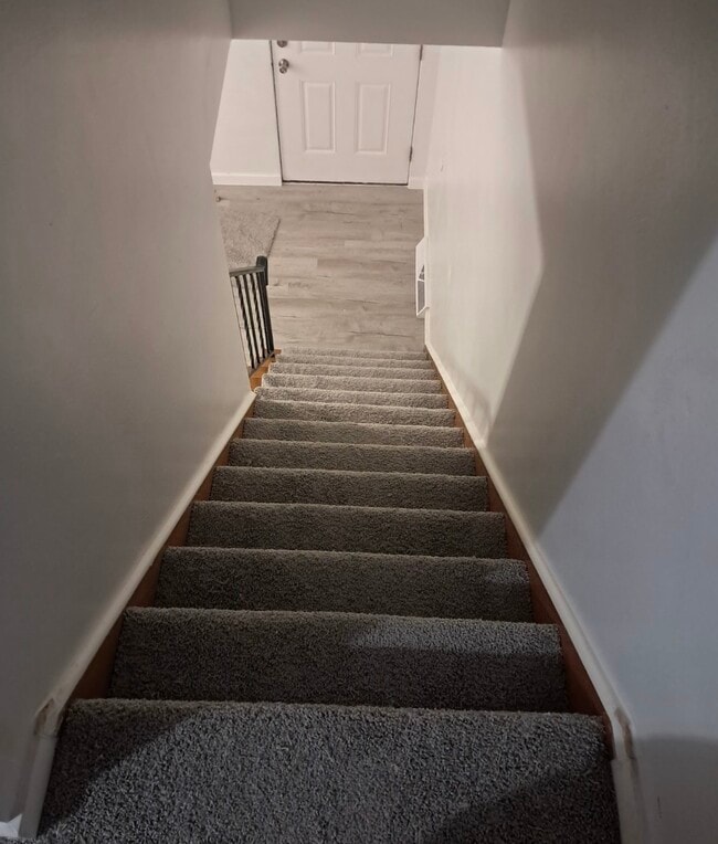 155 Morningside Ct, Unit 2 in Weirton, WV - Foto de edificio - Building Photo