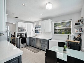 217 SE 5th St in Dania Beach, FL - Building Photo