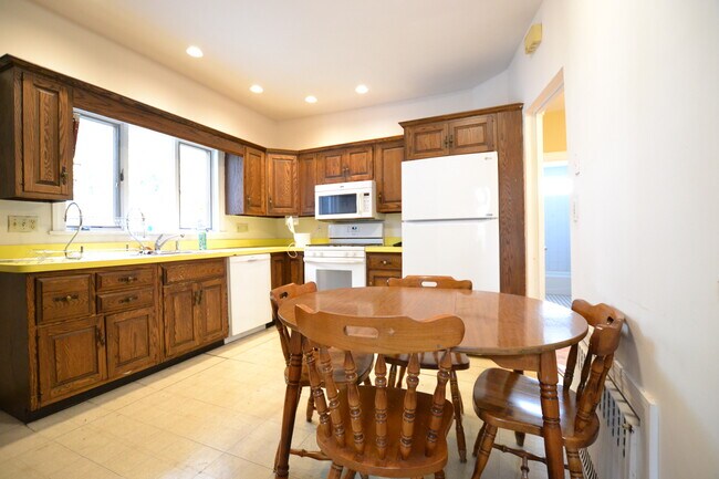 14 Burton St, Unit 1 in Boston, MA - Foto de edificio - Building Photo