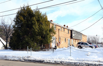 Teri Marc in Hubbard, OH - Building Photo - Building Photo