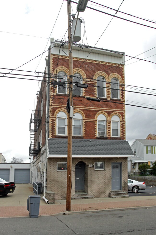 189 Harrison Ave in Garfield, NJ - Foto de edificio - Building Photo