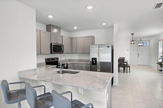 2559 Sage Vly Wy in Winter Haven, FL - Foto de edificio - Building Photo