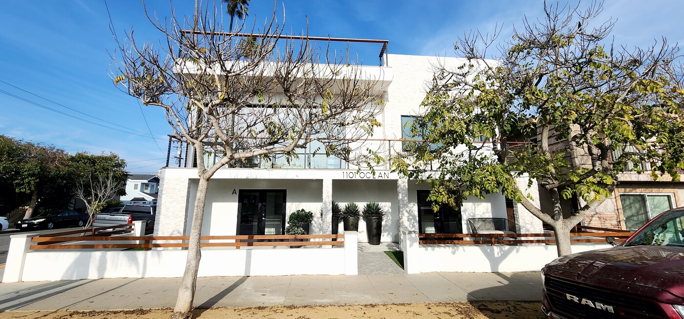 1101 Ocean Ave, Unit B in Seal Beach, CA - Building Photo