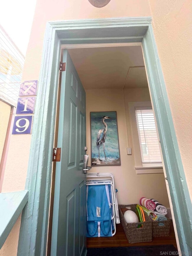 719 Ensenada Ct in San Diego, CA - Foto de edificio - Building Photo