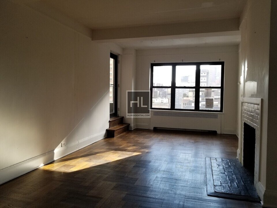 EAST 38 STREET in New York, NY - Building Photo