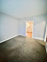 600 S Cedar Ave-Unit -B in Independence, MO - Building Photo - Building Photo