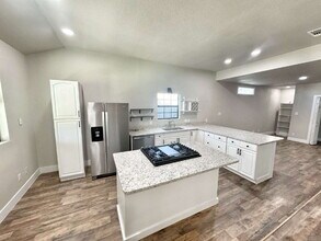 159 S Hackberry Ave in New Braunfels, TX - Building Photo - Building Photo
