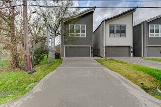 4220 McKinley St in Houston, TX - Building Photo - Building Photo