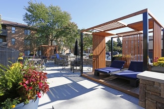 Fifteen98 in Naperville, IL - Foto de edificio - Building Photo