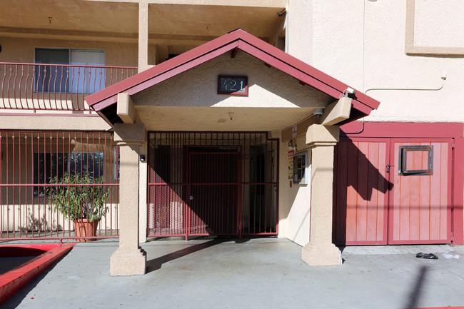 Villa Del Encanto in Santa Ana, CA - Foto de edificio - Building Photo