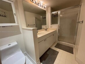 17100 N Bay Rd, Unit 1118 in Sunny Isles Beach, FL - Building Photo - Building Photo