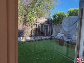 1222 N Virgil Ave in Los Angeles, CA - Building Photo - Building Photo