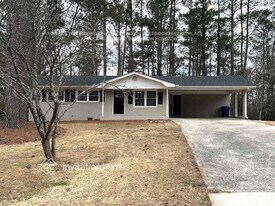 133 Rosewood Dr in Dallas, GA - Building Photo