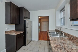 6330 N Rockwell St in Chicago, IL - Foto de edificio - Building Photo