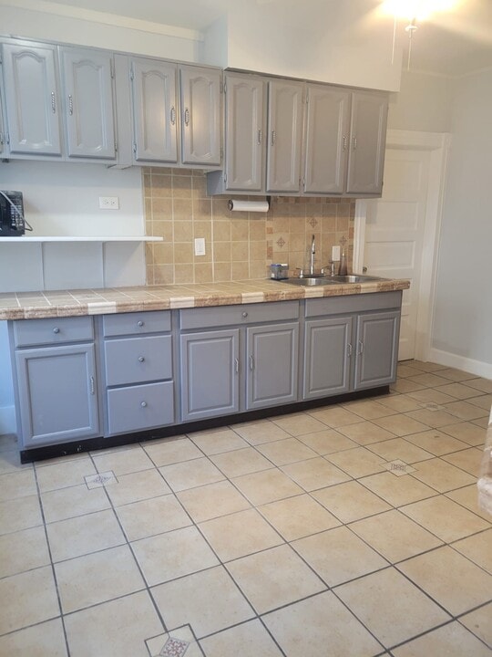 16 Stewart St, Unit First floor in Amsterdam, NY - Foto de edificio