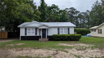 618 St Marys Dr in Waycross, GA - Building Photo