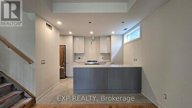 514 Roosevelt Ave in Ottawa, ON - Building Photo - Building Photo