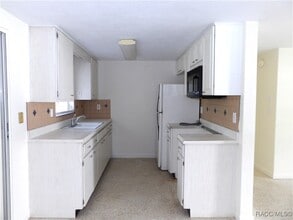 8 E Golden St in Beverly Hills, FL - Building Photo - Building Photo