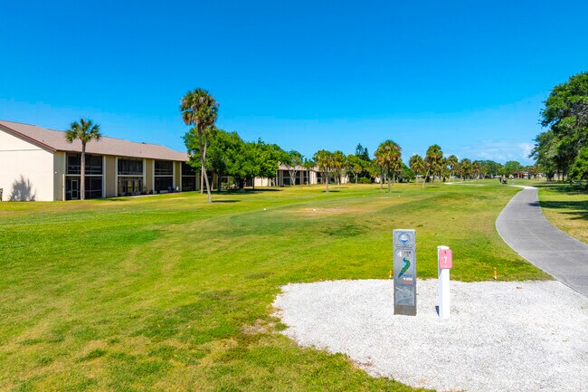 Fairways Four Condominiums in Melbourne, FL - Foto de edificio - Building Photo