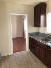 304 E Valencia Ave in Burbank, CA - Building Photo - Building Photo