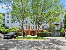 2911 Deer Hollow Way in Fairfax, VA - Building Photo