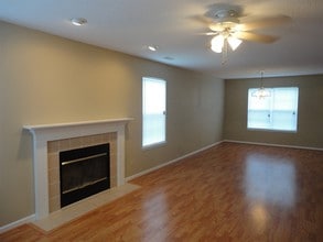 743 Millbrook Dr in Avon, IN - Foto de edificio - Building Photo