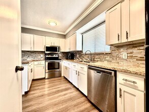 10075 Westpark Dr in Houston, TX - Building Photo - Building Photo