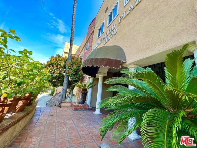 11670 W Sunset Blvd in Los Angeles, CA - Building Photo - Building Photo