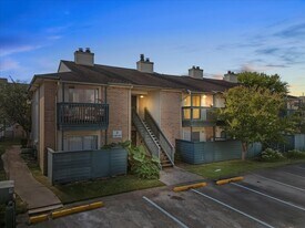 250 El Dorado Blvd in Webster, TX - Building Photo