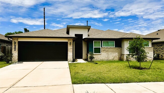 property at 1118 Hyde Lk Ln