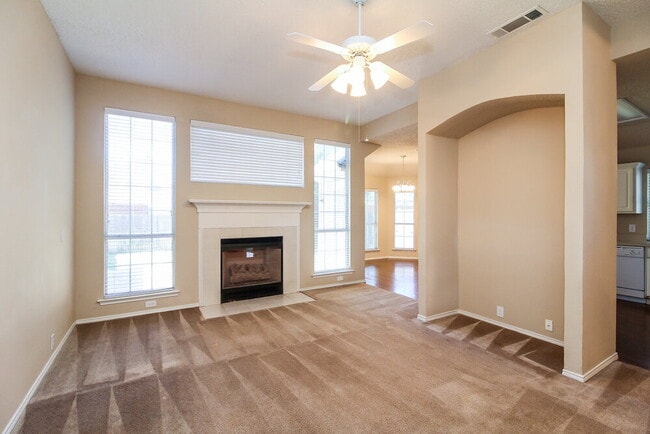 10705 Camelot Dr in Frisco, TX - Foto de edificio - Building Photo