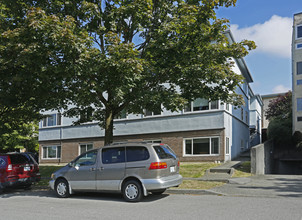 Tiffany Court in Vancouver, BC - Building Photo - Building Photo