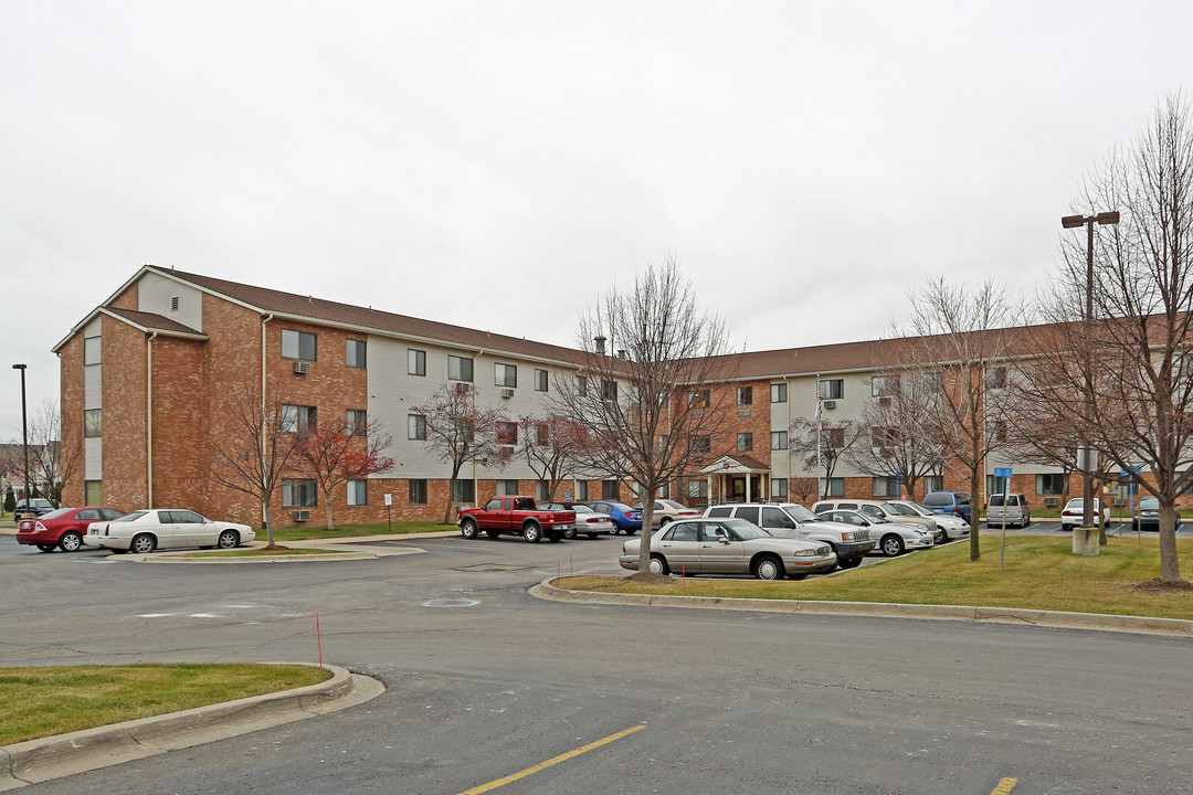 AHEPA 371 Senior Apartments in Harrison Township, MI - Foto de edificio