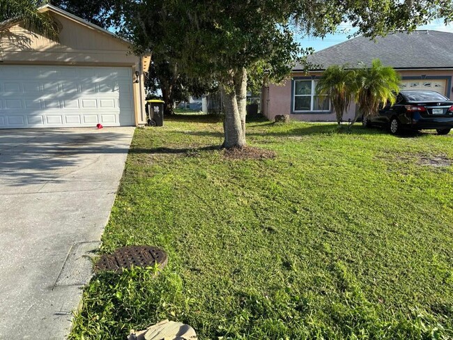 742 Mink Ct in Kissimmee, FL - Building Photo - Building Photo