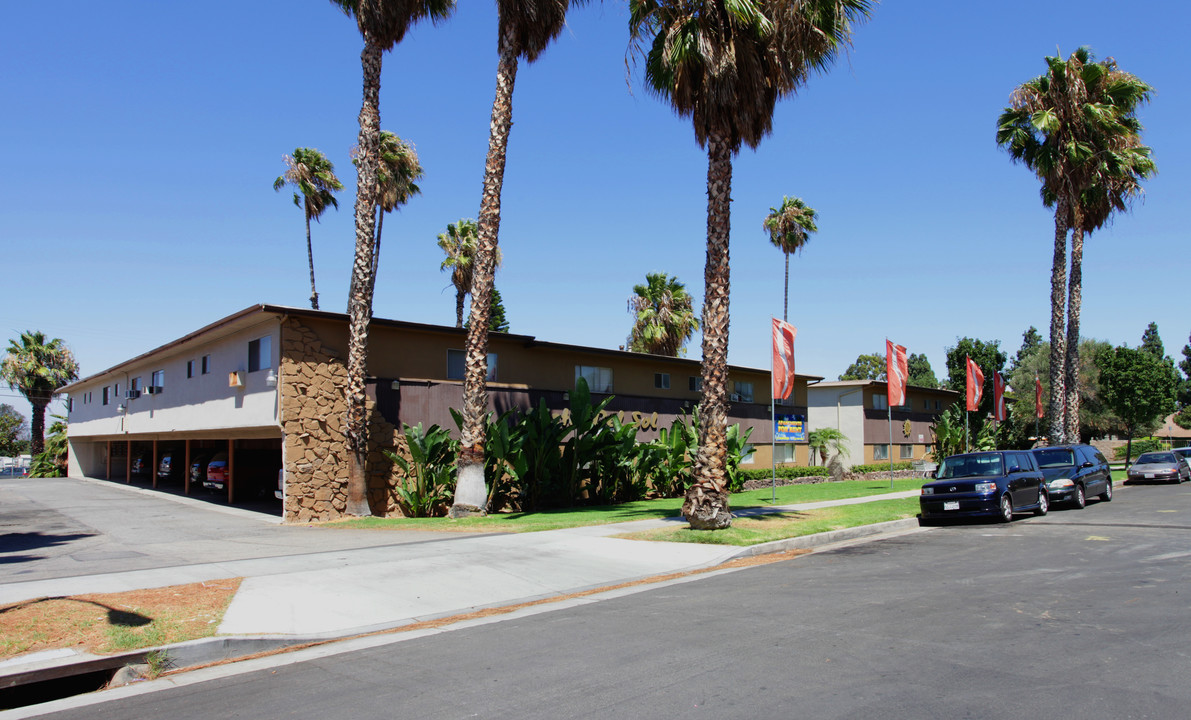 Vista Del Sol in Corona, CA - Foto de edificio