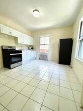 81 College Ave, Unit 1R in Somerville, MA - Foto de edificio - Building Photo