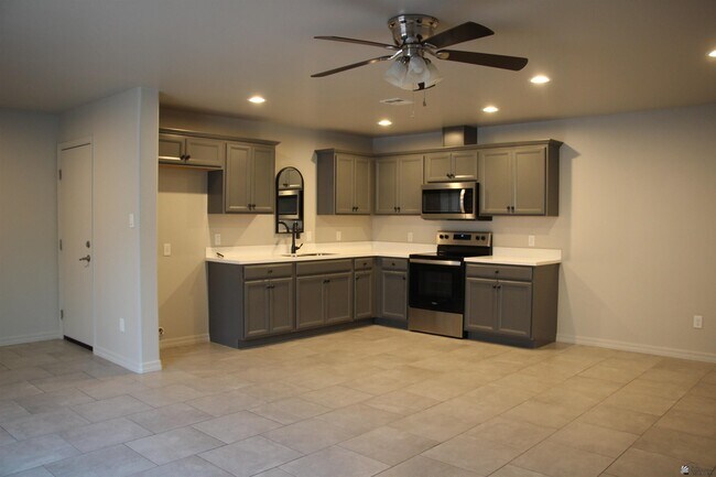 692 13th Ave in Yuma, AZ - Building Photo - Building Photo