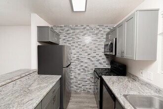 Hillcrest 90 in Springfield, MO - Building Photo - Building Photo