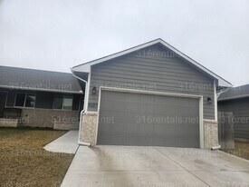 5225 N Toben Ct in Bel Aire, KS - Building Photo
