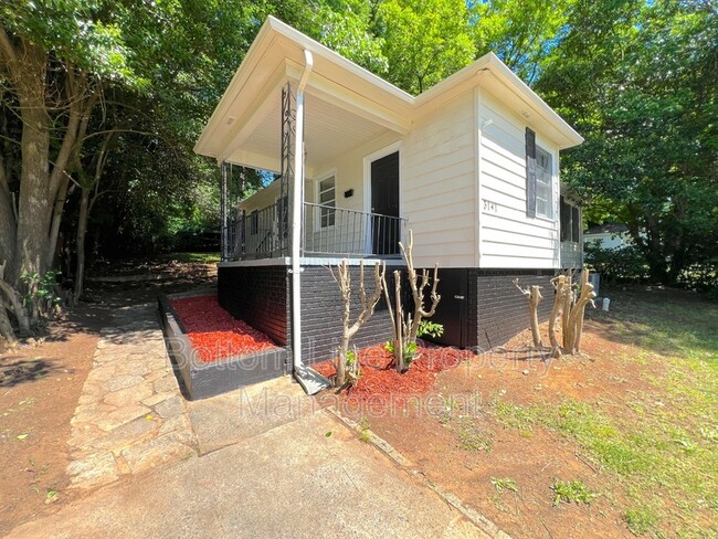 3141 Columbus Cir in Charlotte, NC - Building Photo - Building Photo