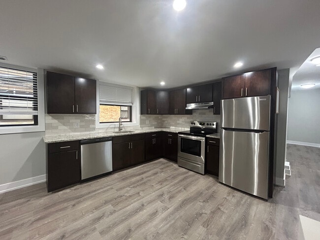 1143 Maple, Unit 918-GDN in Evanston, IL - Building Photo - Building Photo