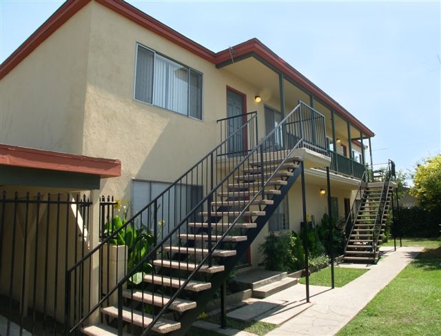 Hawaiian Garden Apartments in Hawaiian Gardens, CA - Building Photo