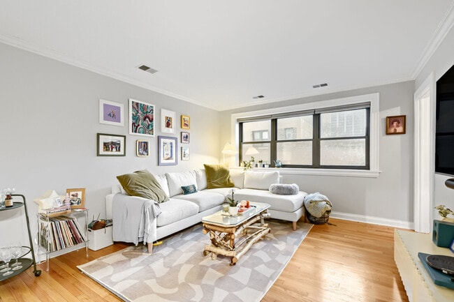 512 W Barry Ave in Chicago, IL - Building Photo - Building Photo