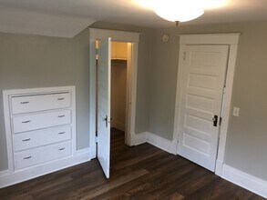 721 Locust St, Unit 5 in Kalamazoo, MI - Building Photo - Building Photo