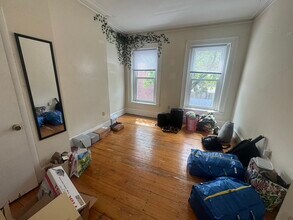 247 Roxbury St, Unit 4B in Boston, MA - Foto de edificio - Building Photo