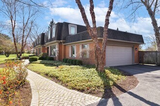 877 Fair Way in Libertyville, IL - Building Photo - Building Photo