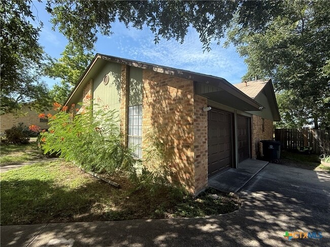 912 Spring Hill Dr in New Braunfels, TX - Building Photo - Building Photo