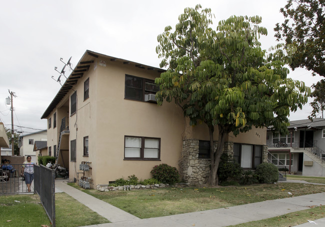 307 N East St in Anaheim, CA - Foto de edificio - Building Photo