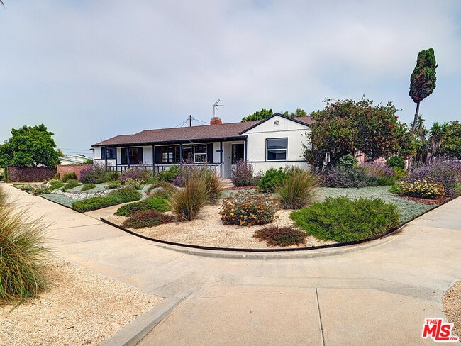 7101 W 85th St in Los Angeles, CA - Building Photo - Building Photo